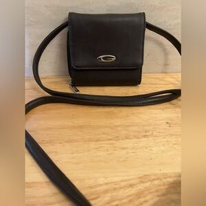Guess Wallet/ Shoulder Elegant Crossbody Bag